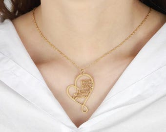 Collar con colgante de corazón y apellido familiar