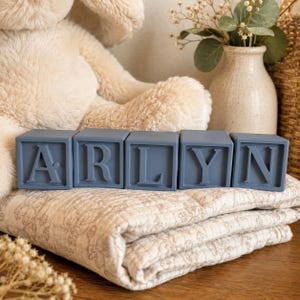 Hyllblock med personliga namn | Anpassade ordblock | Babypresent | Barnrumsinredning - Ny mors dag-present
