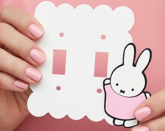 Tapa de interruptor de luz personalizada inspirada en Miffy, placa de interruptor de conejito adorable para guardería, decoración de habitación infantil, conejo decorativo de pared kawaii