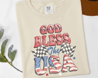 Camiseta Dios bendiga a los EE. UU., camiseta patriótica de carreras, top vintage con bandera a cuadros, regalo de Comfort Colors para la pista de carreras