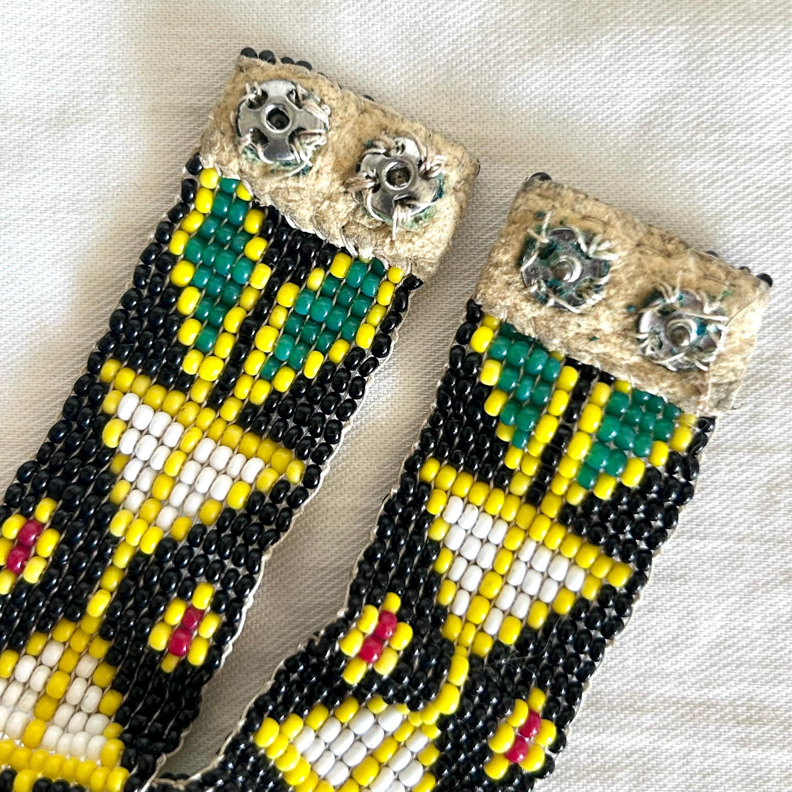 Native American like new vintage hand beaded 7”Women\'s Bracelet slide closure Native American Beaded In Native American Bracelets for sale  main image 4