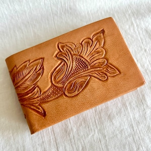 Mexican Leather Wallet Vintage Tooled Leather Western Floral Design Coin Purse Photo Sleeves Rockabilly Cowgirl Mexico