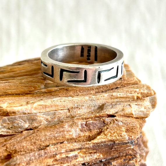 Impressive Vintage Hopi Sterling Pawprint Silver Ring Old Impressive Vintage Hopi Sterling Pawprint Silver Ring Old