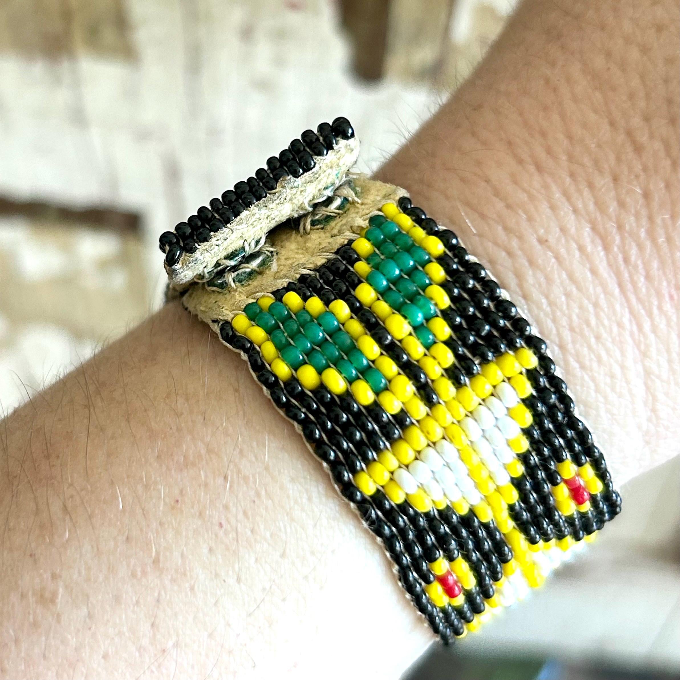 Native American like new vintage hand beaded 7”Women\'s Bracelet slide closure Native American Beaded In Native American Bracelets for sale  main image 2