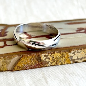 Mexican Ring Band Size 9 Sterling Silver Hollow Cut Out Lines Vintage Artisan Jewelry