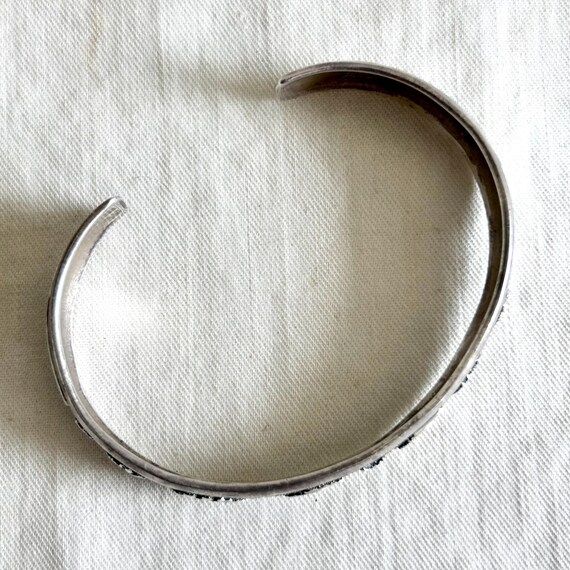 Vintage Navajo Storyteller Cuff Bracelet Signed Thomas Singer Southwest Native American Jewelry View 4