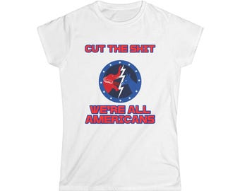 Maglietta Softstyle da donna "We're All Americans"