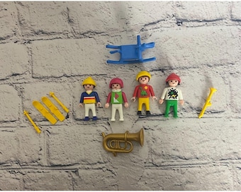 Zestaw 4 zabytkowych zabawek dla dzieci Playmobil z instrumentami, domkiem na biegunach i nartami