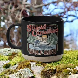 Dumma kanadensiska vargfågel uppvärmd filmrivalitet keramikmugg