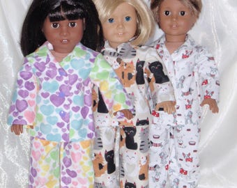 Pijamas de franela con estampados variados para muñecas de 45 cm, ropa para muñecas de 45 cm, ropa para muñecas AG, ropa para muñecas de niña y ropa para muñecas de niño.