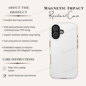 Peut inclure: Coque de téléphone blanche avec une découpe noire pour l'appareil photo et le texte "MAGNETIC IMPACT Resistant Case". La coque a une conception à double couche et est résistante aux chocs. Compatible avec les accessoires MagSafe.