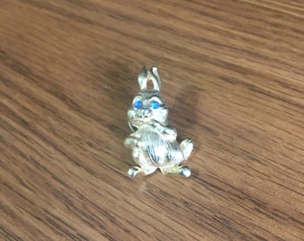 Blauwe ogen Bunny broche