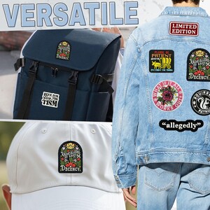 Pu&ograve; includere: Immagine con uno zaino blu navy, una giacca di jeans azzurra e un berretto da baseball bianco. Lo zaino ha una toppa con la scritta "Radicalized by Basic Decency". La giacca ha diverse toppe, tra cui "Limited Edition" e "Allegedly".