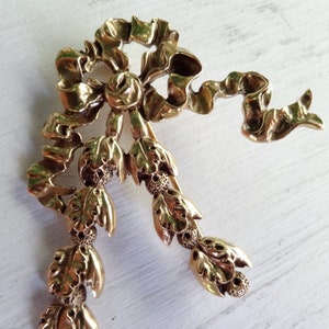Brooch gold tone ribbon bow, flower and leaf garland