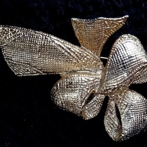 Vintage gold tone ribbon bow brooch