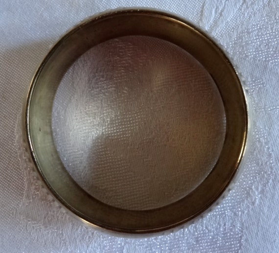 Chunky brass bangle bracelet with ribbed pattern - image 3