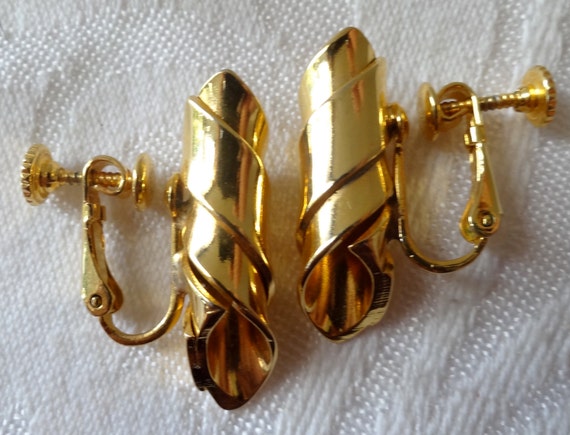 Earrings vintage clip/screwback gold tone spiral … - image 1