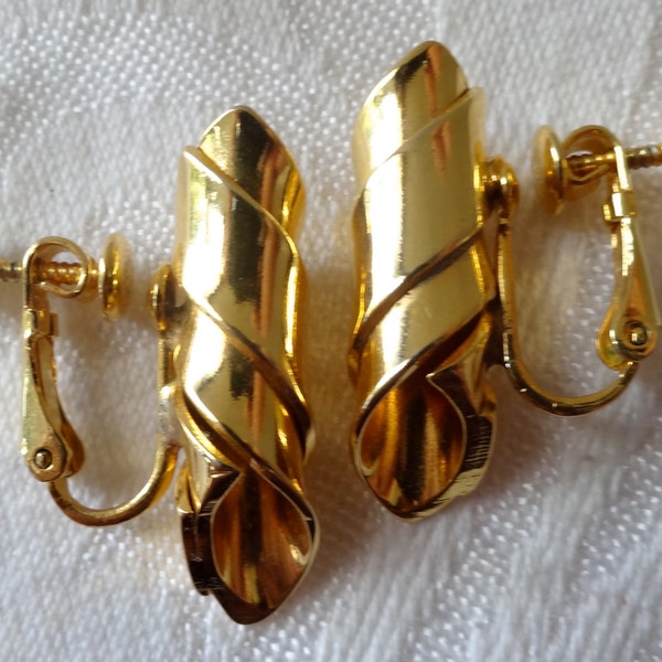 Earrings vintage clip/screwback gold tone spiral cylinders Les Bernard