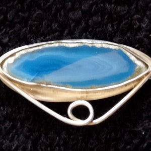 Sterling silver and oval blue agate slice brooch