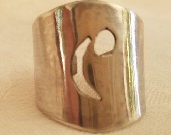 Sterling silver chevron-shaped ring band with cut-out sun and moon