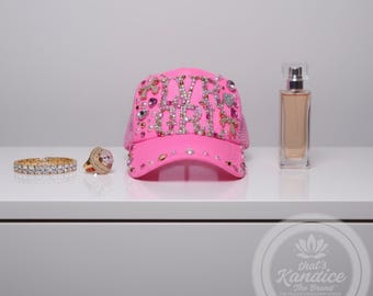 LVR GIRL aangepaste verfraaide truckerpet | Handgemaakt | De Glam'More-collectie van @thatkandice