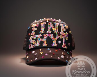 FINE SHYT (zwart) custom verfraaide truckerpet | Handgemaakt | De Glam'More-collectie van @thatkandice
