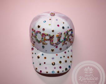 POPULAIRE op maat verfraaide truckerpet | Handgemaakt | De Glam'More-collectie van @thatkandice