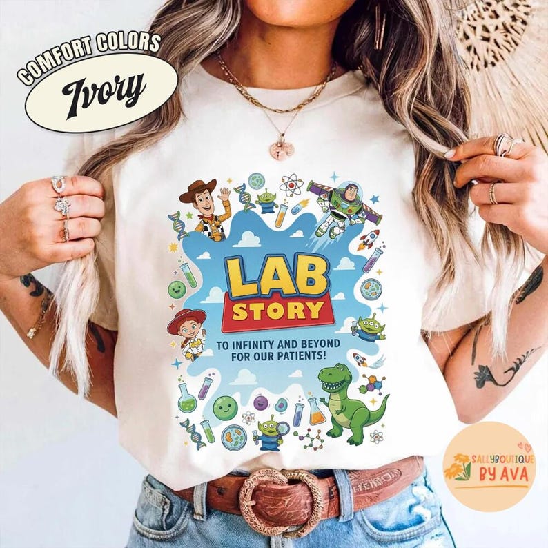 Camiseta de la Semana del Laboratorio de Toy Story de Disneyland, Buzz Lightyear, Woody, Jessie, Bo Peep, Historia del Laboratorio 2026, Asistente de Laboratorio, Equipo de Laboratorio Médico, Laboratorio Clínico imagen 2