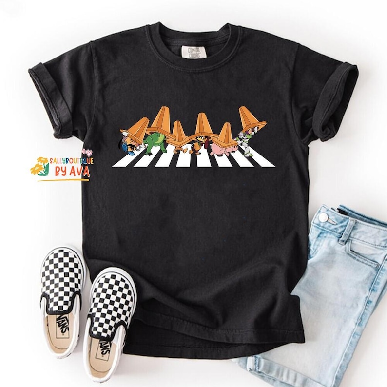 Comfort Colors Toys Crossing T-Shirt, Toy Story Shirt, Woody Buzz Retro Disneyland Toy Story Characters Shirts, Disneyland Family Trip Tees Bild 1