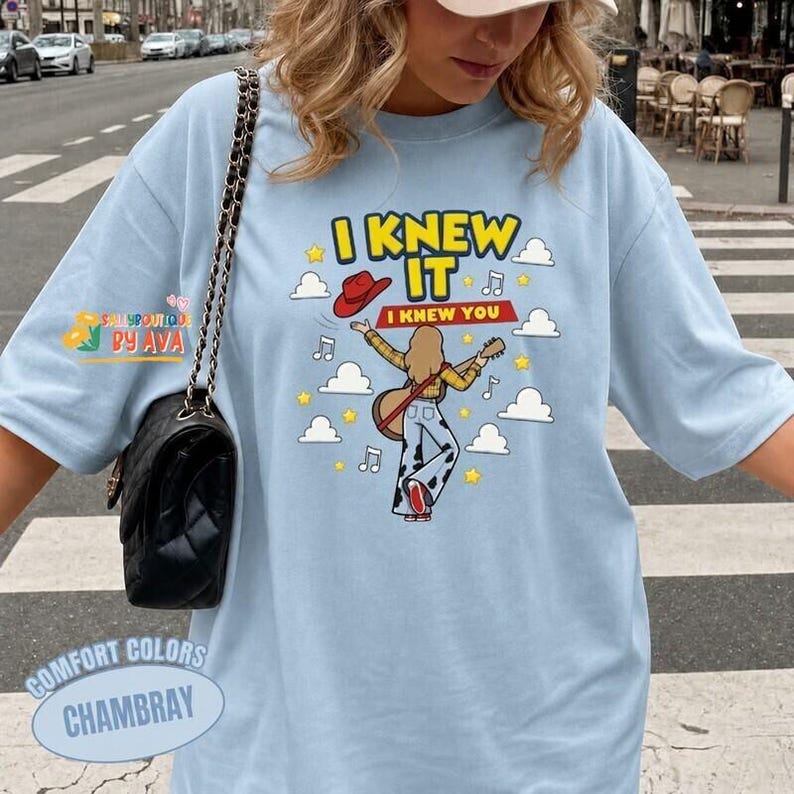 Comfort Colors I Knew It, I Knew You Toy Story 5 T-Shirt, Toy Story 13 Cloud Summer Beach Shirt, Gift For Music Fan, 2026 Tshirt immagine 2