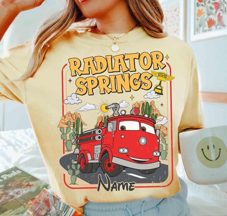 Camiseta personalizada de Disney Retro Cars de los 90, Radiator Springs, camiseta de carreras de Cars Land de Disneyland, camiseta familiar a juego para vacaciones en Disneyland 2026 imagen 6