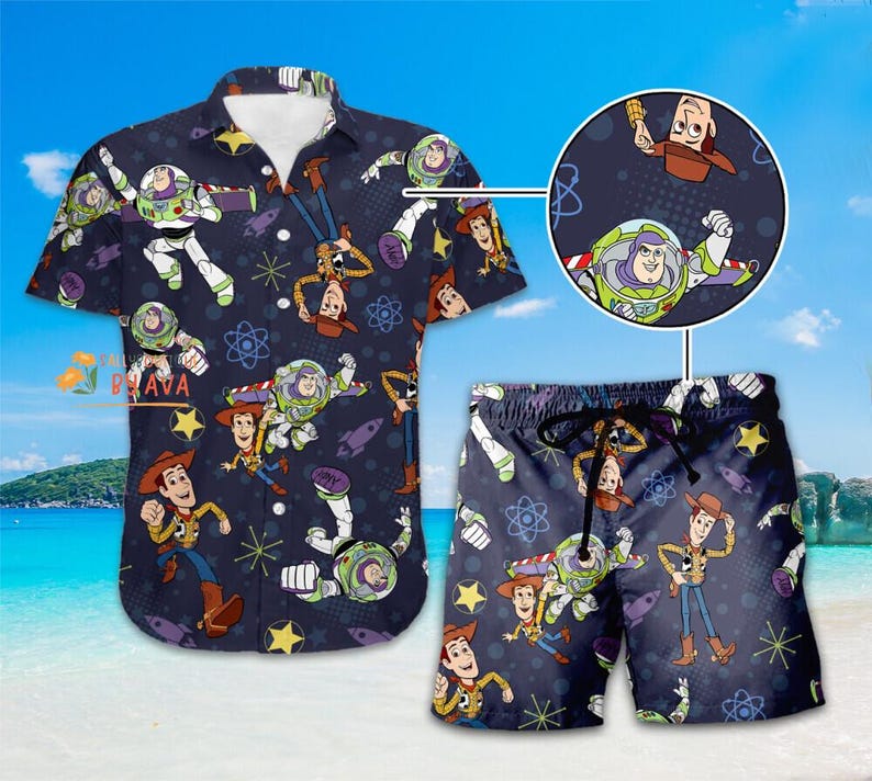 Toy Story Woody And Buzz Lightyear Hawaiian Shirt, Disneyland Toy Story Button Up Shirt, Summer Beach Outfit, Disneyland Summer Vacation Bild 1