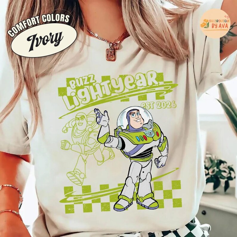 Retro Disneyland Pixar Toy Story 5 All Characters Checkered Signature Shirt, Lilypad, Woody, Buzz, Jessie, Bo Peep, Froky Group Matching Tee immagine 3