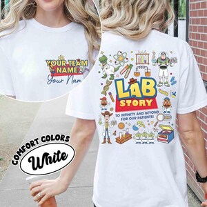 Disneyland Toy Story Lab Week Shirt, Buzz Lightyear Woody Jessie Bo Peep Lab Story 2026, Lab Team,Med Lab Clinical Laboratory Bild 2