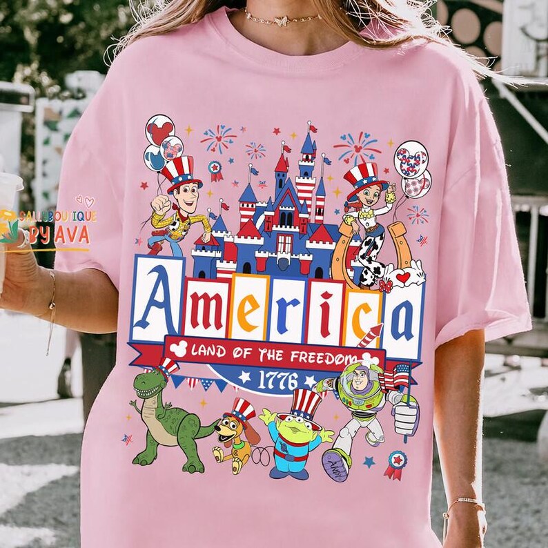 Camisetas de Toy Story para el 4 de julio, Tierra de la Libertad, Camiseta Feliz 4 de Julio, Camiseta del 250 Aniversario de EE. UU., Camiseta del Día de la Independencia imagen 4