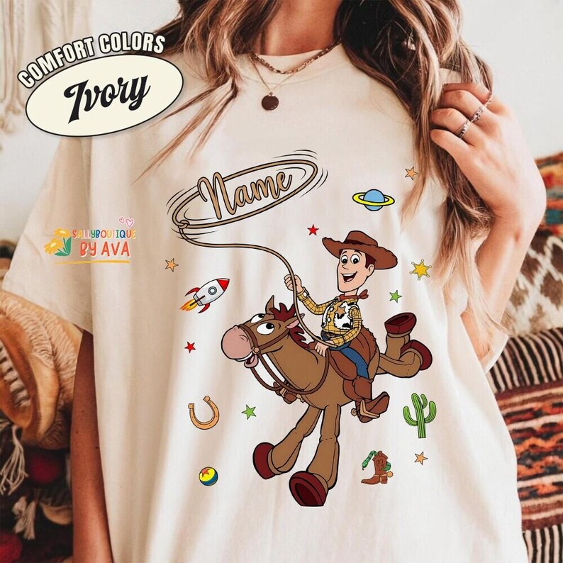 Camiseta personalizada de Woody de Toy Story, camiseta personalizada con nombre de Disneyland para niño, regalo de cumpleaños, camiseta a juego para la familia, cumpleaños personalizado imagen 5