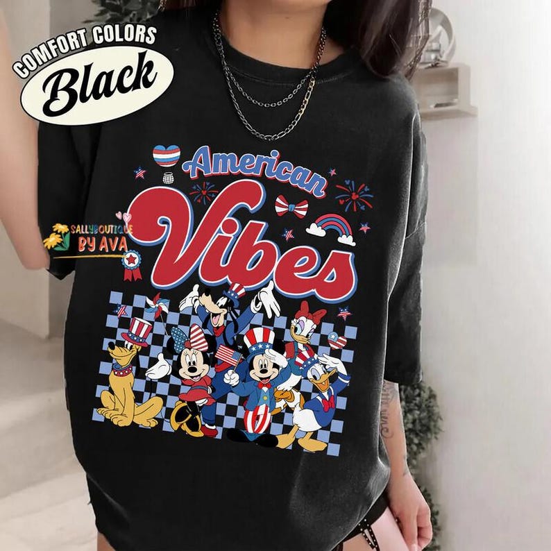 Mickey And Friends Disneyland America Vibes Happy 4Th Of July Shirt, Disneyland Memorial Day 2026, Independence Day, Disneyland Family Tees afbeelding 4