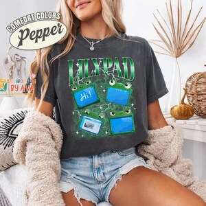 LilyPad Bootleg Shirt, Toy Story 5 Movie Shirt, Lilypad Buzz Lightyear Woody Jessie Toy Story Land, You've Got a Friend In Me Tee Bild 2
