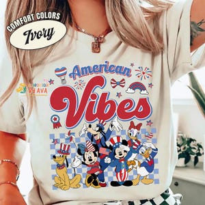 Mickey And Friends Disneyland America Vibes Happy 4Th Of July Shirt, Disneyland Memorial Day 2026, Independence Day, Disneyland Family Tees afbeelding 5