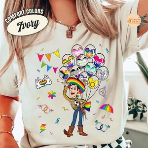 Camiseta LGBT de Toy Story para Disneyland, Camiseta LGBT de Disneyland, Camiseta Rainbow Toy Friends, Camiseta de dibujos animados para el orgullo, Conjunto para el mes del orgullo, Camiseta LGBT imagen 3