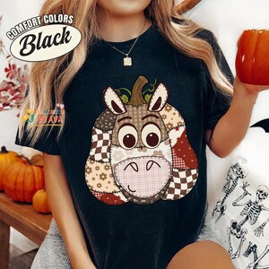 Comfort Colors Preppy Floral Toy Story Shirt, Fall Pumpkin Shirt, Disneyland Autumn Shirt, Disneyland Halloween, Toy Story Halloween Shirt Bild 5