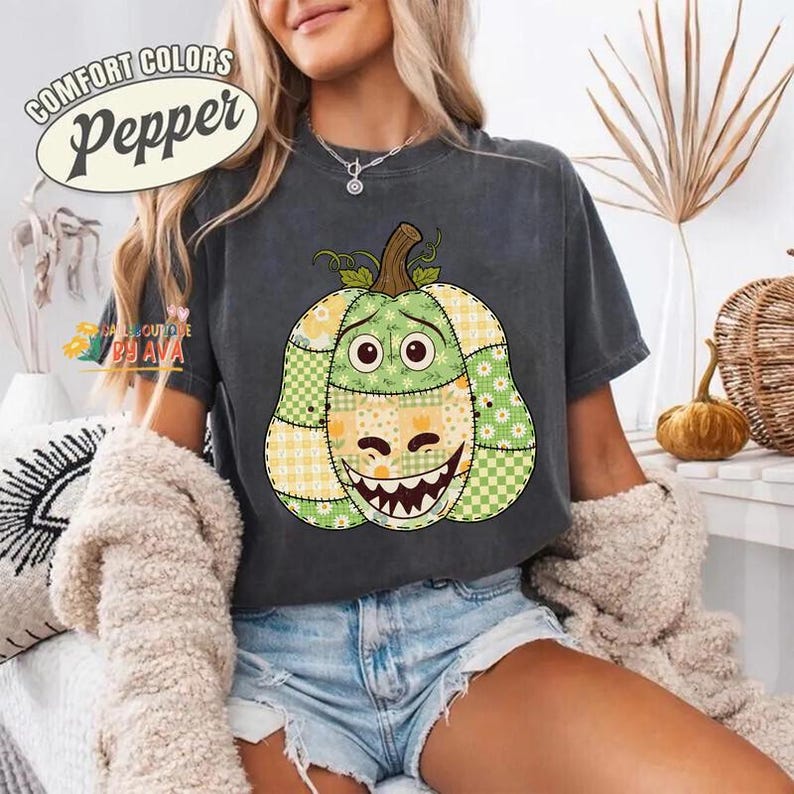 Comfort Colors Preppy Floral Toy Story Shirt, Fall Pumpkin Shirt, Disneyland Autumn Shirt, Disneyland Halloween, Toy Story Halloween Shirt Bild 4