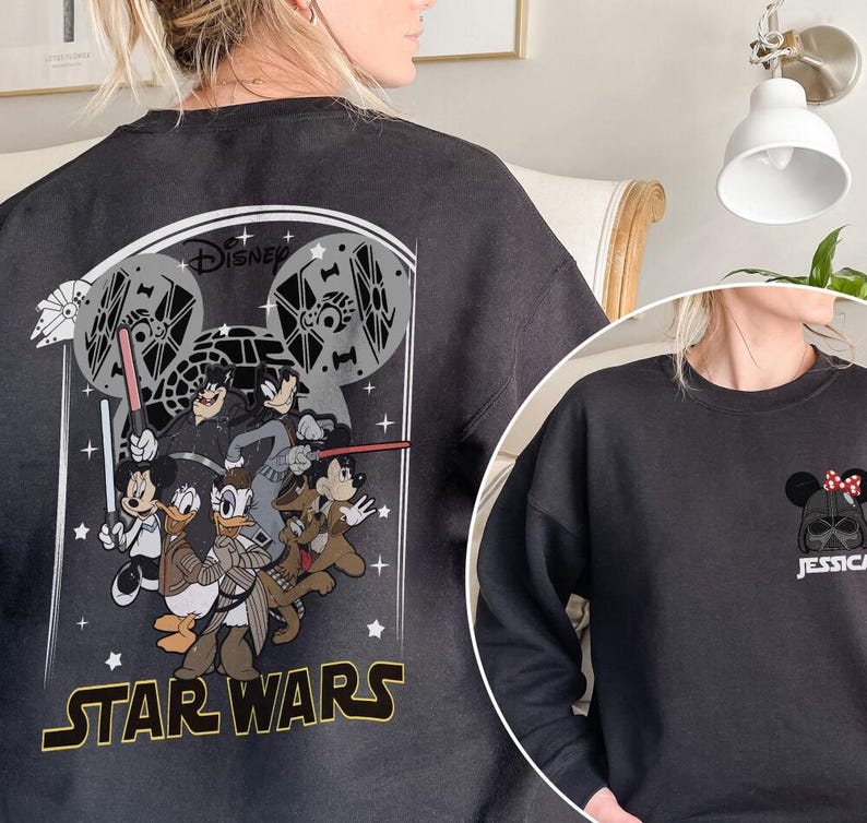 Camiseta de Star Wars con nombre personalizado, camiseta personalizada de Mickey y sus amigos de Disneyland, camiseta del 4 de mayo, viaje a Disneyland 2026, camiseta familiar a juego imagen 6