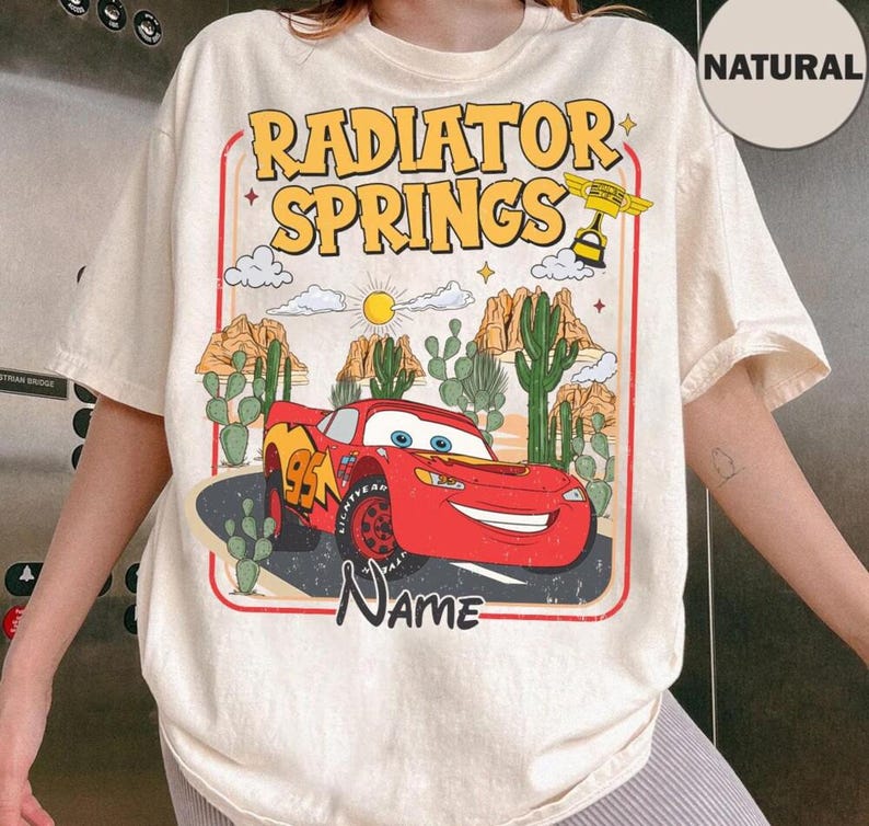 Camiseta personalizada de Disney Retro Cars de los 90, Radiator Springs, camiseta de carreras de Cars Land de Disneyland, camiseta familiar a juego para vacaciones en Disneyland 2026 imagen 3