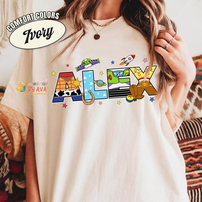 Camiseta personalizada de cumpleaños con el nombre de papá y mamá, diseño de Disneyland y Toy Story, camiseta familiar a juego en colores cómodos, regalo de cumpleaños personalizado. imagen 6