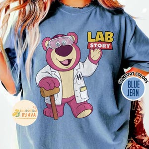 Disneyland Toy Story Lab Week 2026 Shirt, Buzz Lightyear Woody Jessie Bo Peep Lab Story 2026, Lab Team, Med Lab Clinical Laboratory bild 4