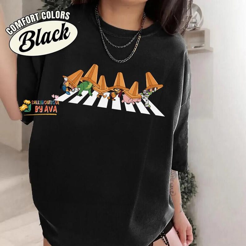 Comfort Colors Toys Crossing T-Shirt, Toy Story Shirt, Woody Buzz Retro Disneyland Toy Story Characters Shirts, Disneyland Family Trip Tees Bild 3