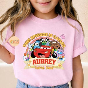 Camiseta de cumpleaños personalizada con nombre y edad de Disneyland Cars, regalo de cumpleaños personalizado de Lightning McQueen y Sally, conjuntos de cumpleaños para toda la familia. imagen 1