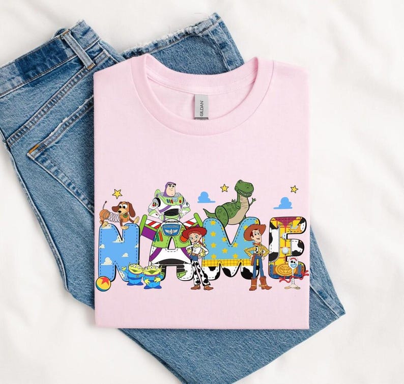 Camiseta personalizada de Toy Story con nombre, camiseta personalizada de Buzz, Woody y Jessie de Disneyland, camiseta personalizada para niño y niña, viaje familiar a Disneyland 2026 imagen 2