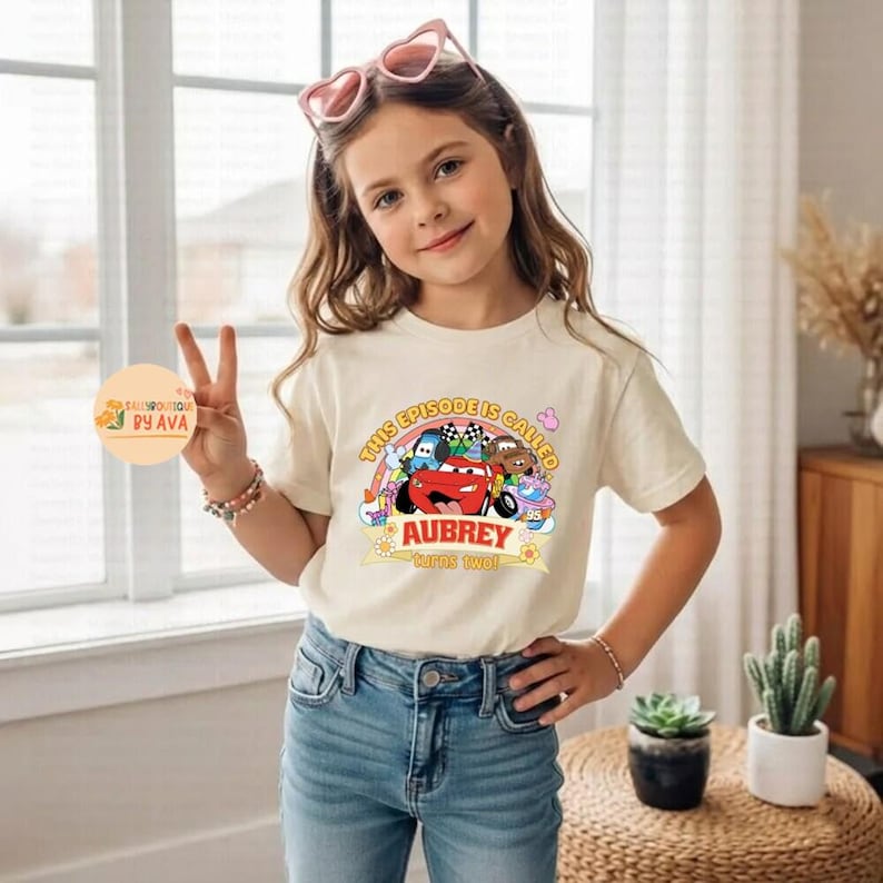 Camiseta de cumpleaños personalizada con nombre y edad de Disneyland Cars, regalo de cumpleaños personalizado de Lightning McQueen y Sally, conjuntos de cumpleaños para toda la familia. imagen 3